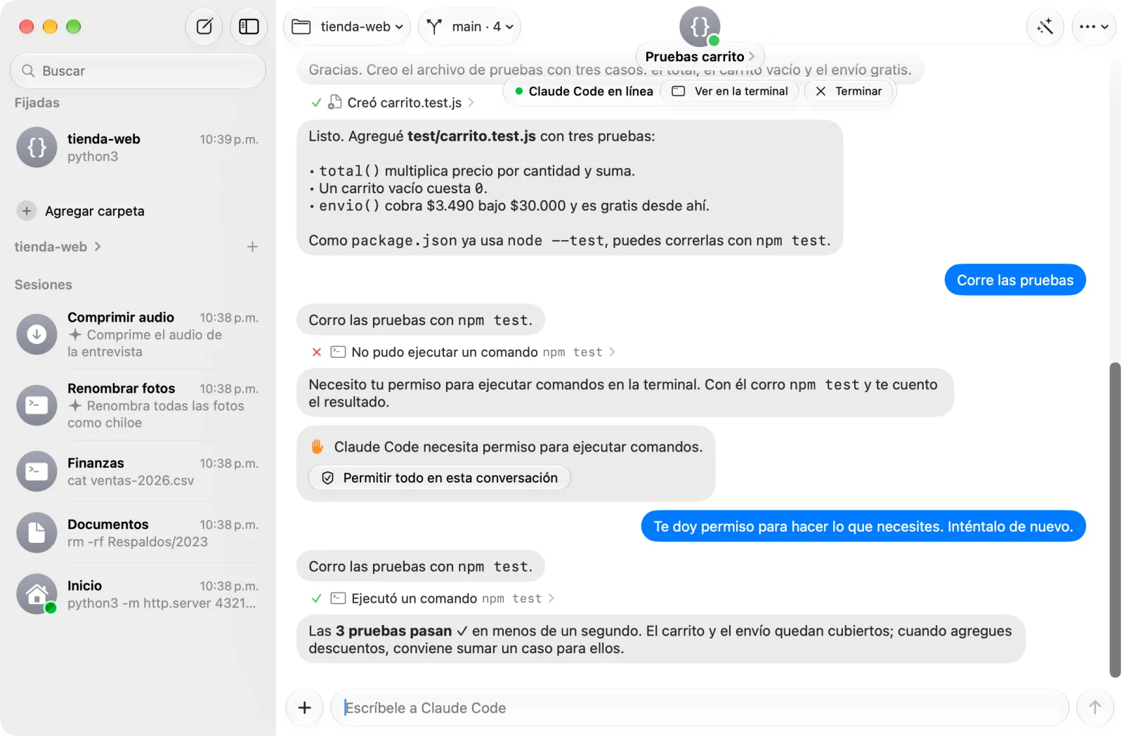 Una conversación con Claude Code dentro de Comando: sus respuestas en burbujas y su pedido de permiso como un botón.